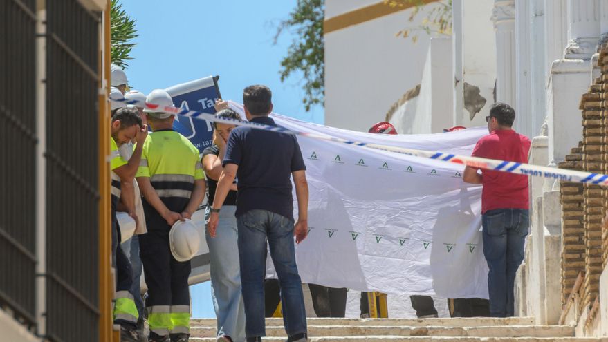 Mueren dos trabajadores al derrumbarse un techo en una obra en Alcalá de Guadaíra (Sevilla)