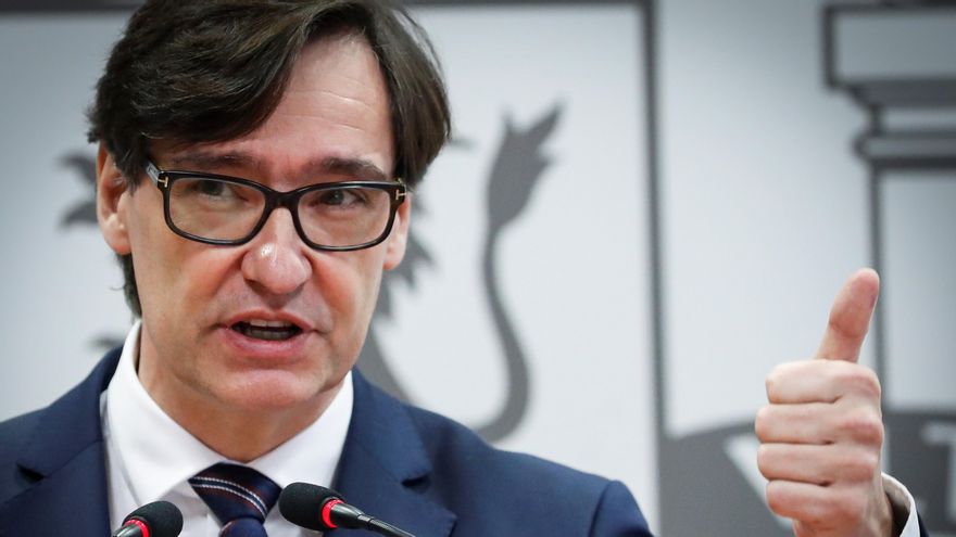 El ministro de Sanidad, Salvador Illa, ha defendido las medidas tomadas para combatir la pandemia de covid-19 "cerrando lo que hay que cerrar" y ha manifestado que si hay una tercera ola de contagios después de Navidad será responsabilidad de todos, al tiempo que ha defendido la madurez de los ciudadanos. EFE/Javier Etxezarreta/Archivo