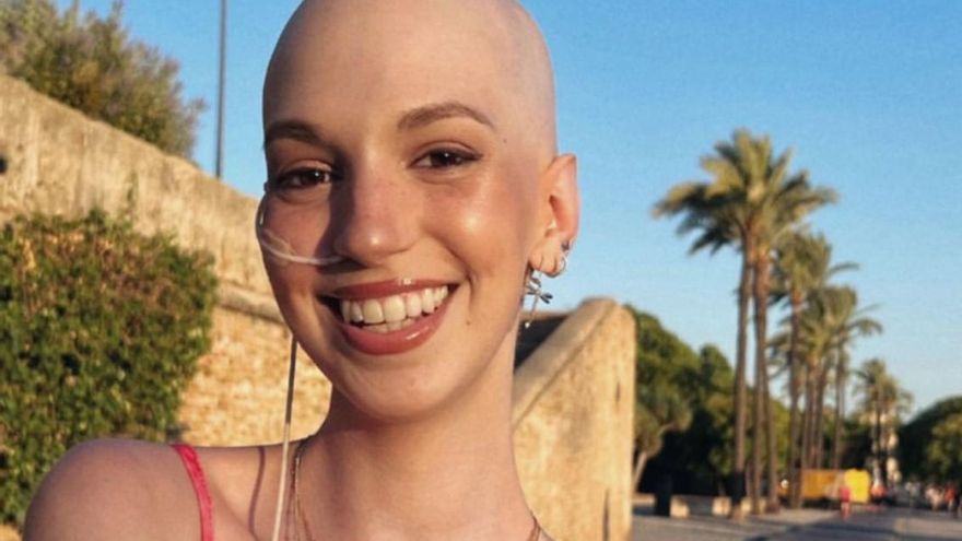 Muere Elena Huelva, la joven que mostró en redes sociales sus "ganas" frente al cáncer
