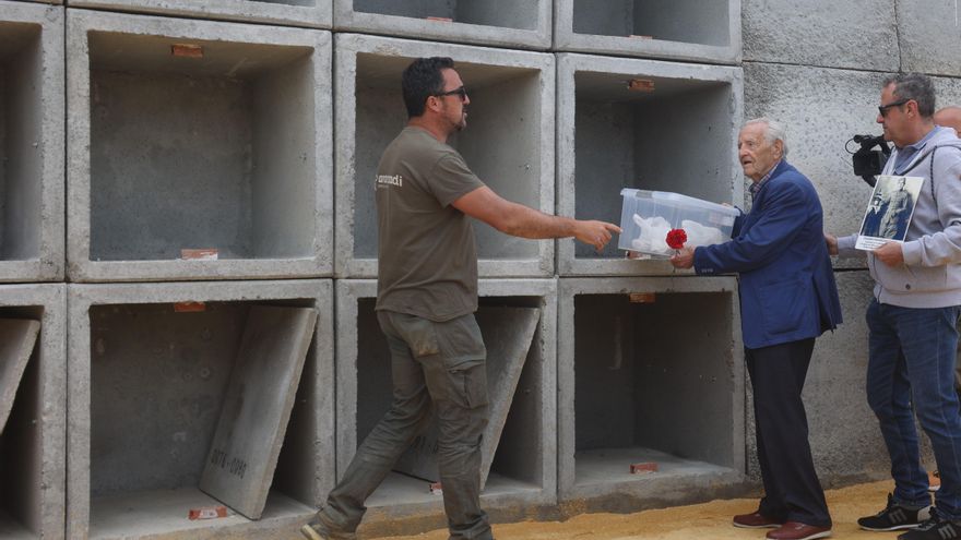 Un lugar digno para los represaliados de la fosa franquista de Pico Reja a la espera de unas pruebas de ADN que se eternizan