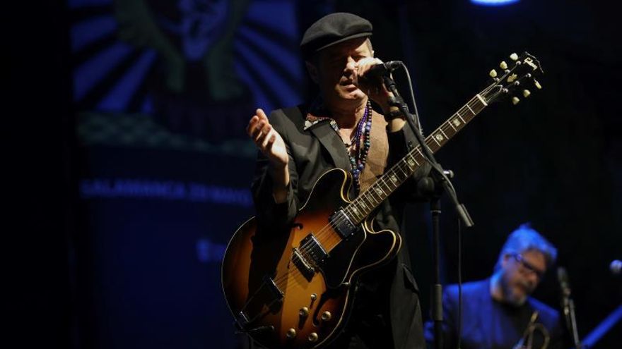 El cantante y compositor Santiago Auserón, Juan Perro, durante un concierto.