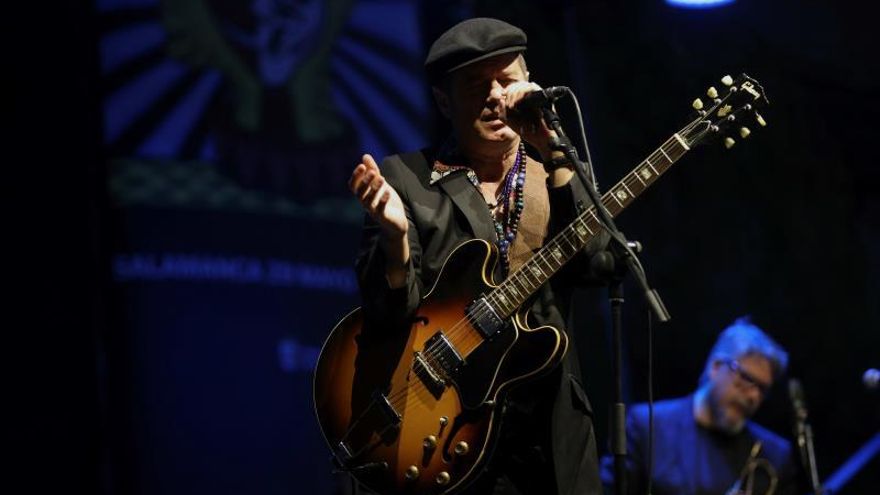 El cantante y compositor Santiago Auserón, Juan Perro, durante un concierto.