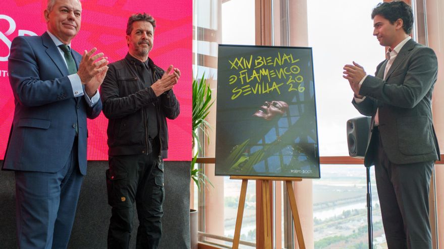 El alcalde, José Luis Sanz, presenta el cartel de la Bienal de Flamenco junto a su autor, Emilio Morenatti, en un acto celebrado en Torre Sevilla para presentar la oferta turística en Fitur 2026.