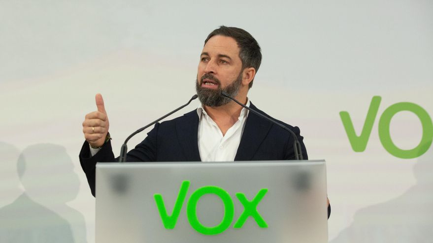 El líder de Vox, Santiago Abascal, interviene en un acto preelectoral en el Hotel Barcelona Sants, en Barcelona, Catalunya (España), a 26 de noviembre de 2020. Abascal ha viajado a la capital catalana para apoyar al candidato de la formación a las futuras