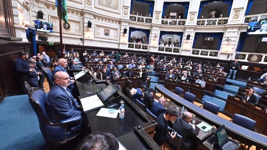 Una senadora de Kicillof presentó un proyecto para restablecer la reelección indefinida de los intendentes