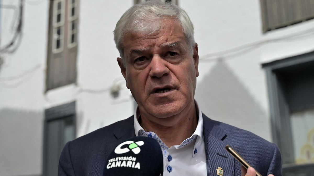 Alpidio Armas, presidente del Cabildo de El Hierro, durante sus declaraciones a los medios tras el cese de David Cabrera como vicepresidente del Cabildo de El Hierro.