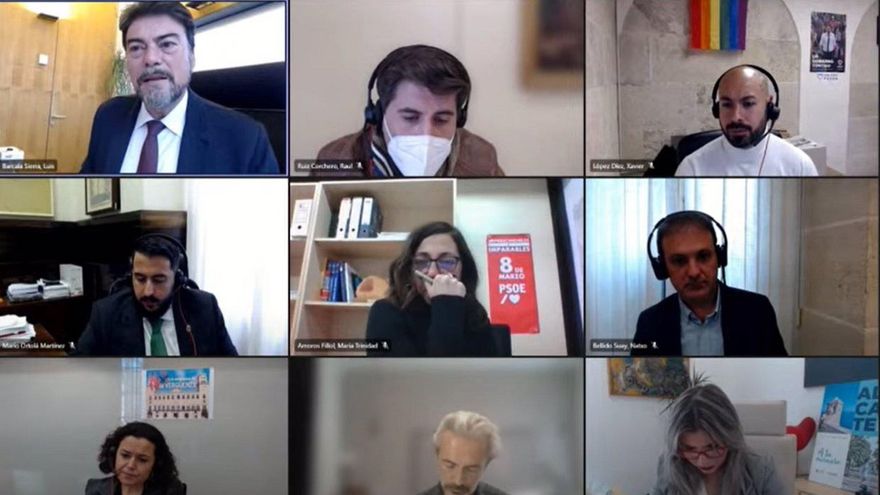 PP, Cs y Vox aprueban en Alicante sancionar con hasta 3.000 euros la mendicidad y a las mujeres prostituidas