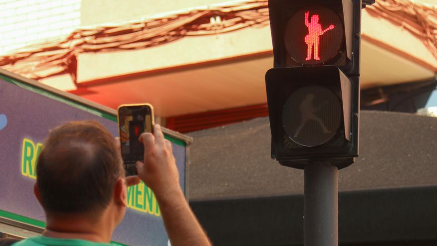 Zamora estrena semáforos de simbología 'heavy' para peatones por el festival Z! Live