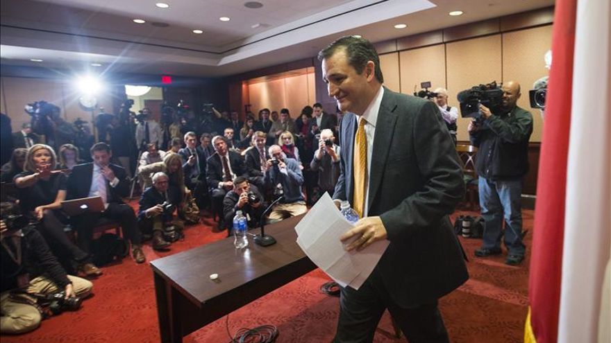 Ted Cruz descarta ir "puerta a puerta" para deportar a los indocumentados en EE.UU.