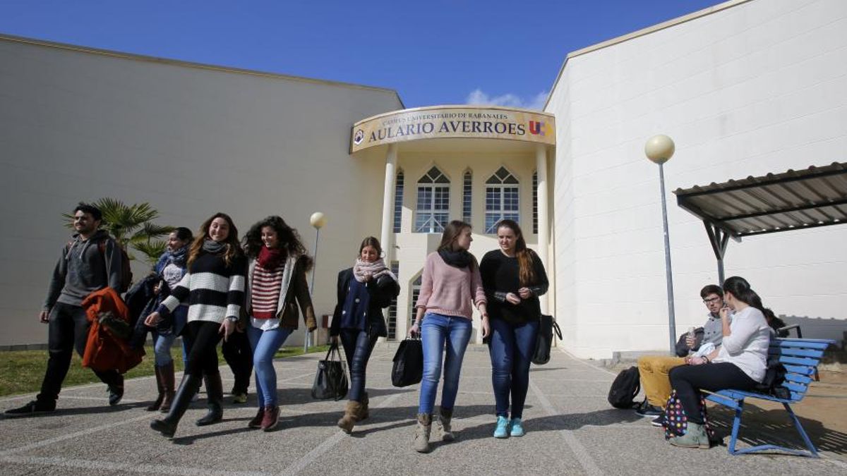 Alumnos de la UCO en el Campus de Rabanales