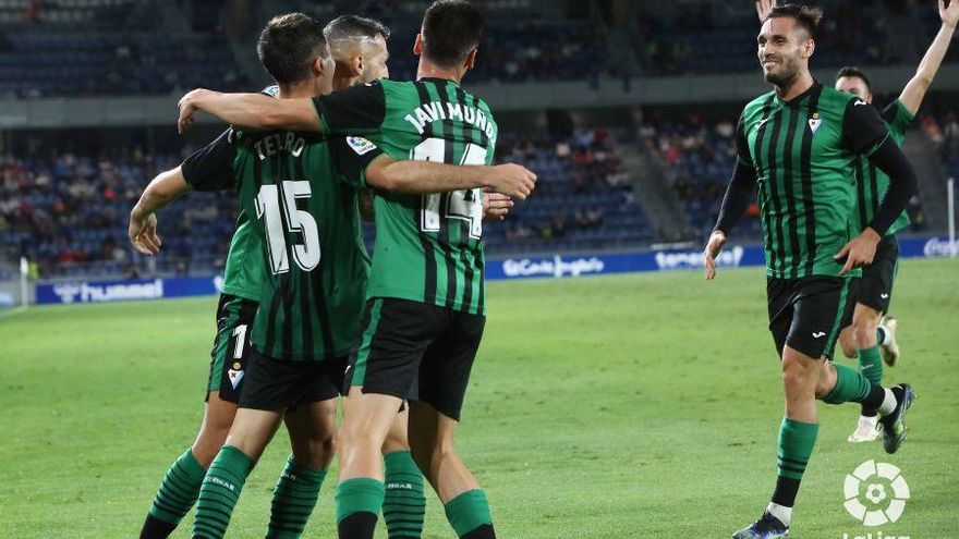 El Tenerife se da un atracón de ocasiones y el Eibar gana con la única que tuvo