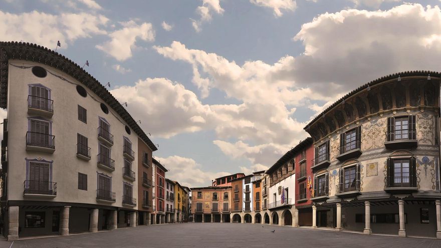 El pueblo de Huesca con una plaza mayor considerada como una joya del Renacimiento con soportales únicos