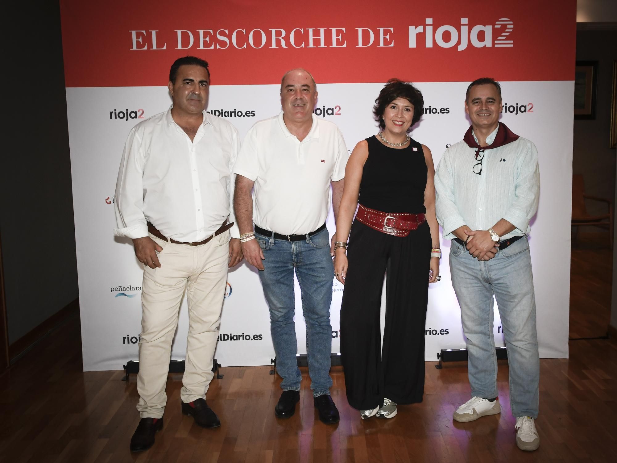 Ruben Gil Trincado, de Por La Rioja, y el presidente de la Federación Riojana de Fútbol, Gustavo Sáenz