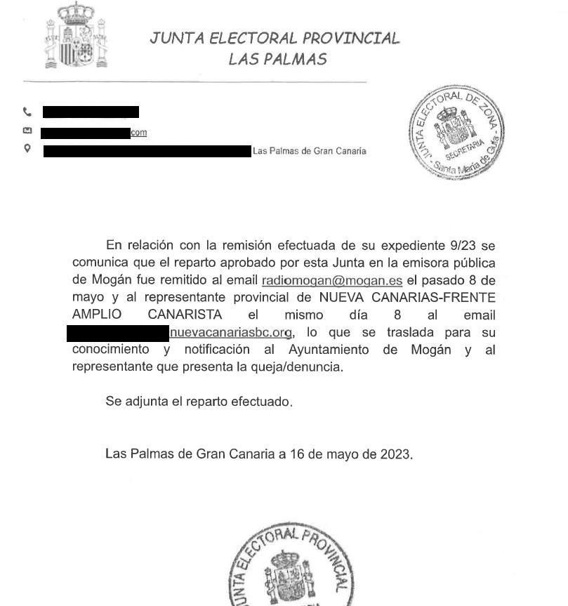 Escrito de la Junta Electoral Provincial informando a la radio pública de Mogán y al Ayuntamiento que ha determinado el reparto de los tiempos y los espacios que le corresponden a cada una de las formaciones políticas
