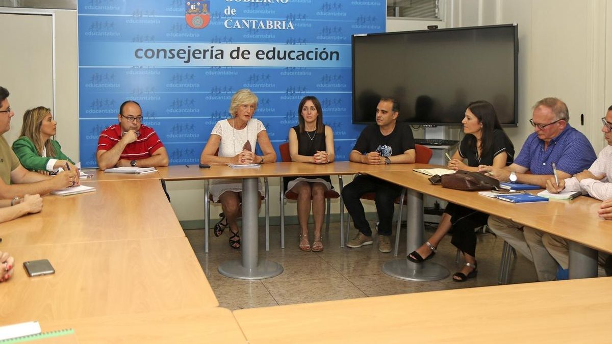 La consejera de Educación empieza su mandado retomando el diálogo con la Junta de Personal Docente