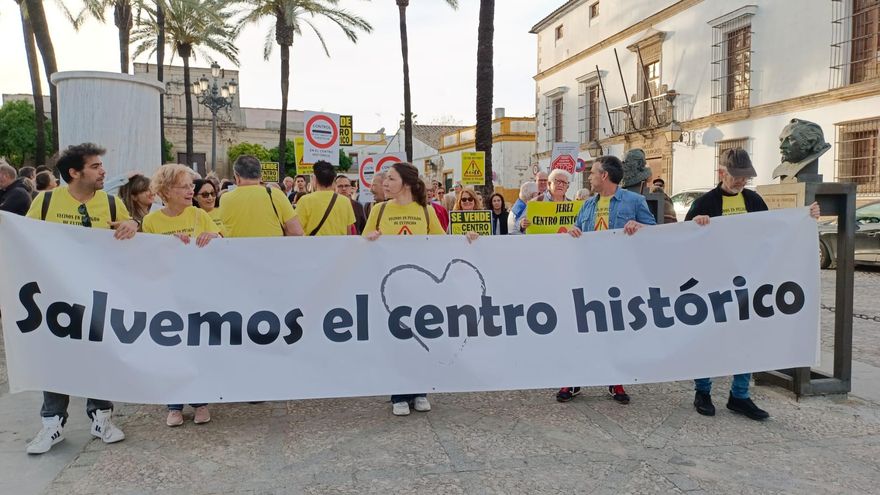 Los vecinos del centro de Jerez piden la repoblación: "Estamos en peligro de extinción"