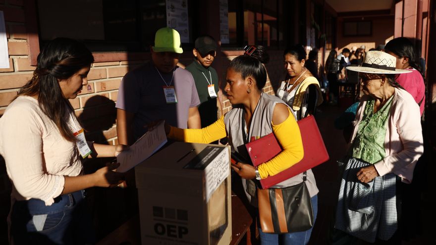 Inicia la jornada de votación en Bolivia para elegir a presidente y renovar el Legislativo