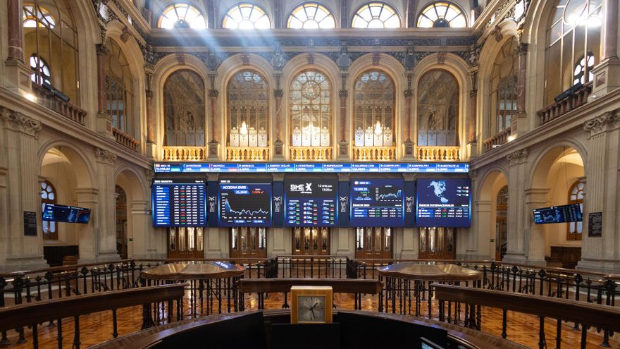 El Ibex se apunta una subida de casi el 4% animado por el desplome del precio del petróleo y del gas