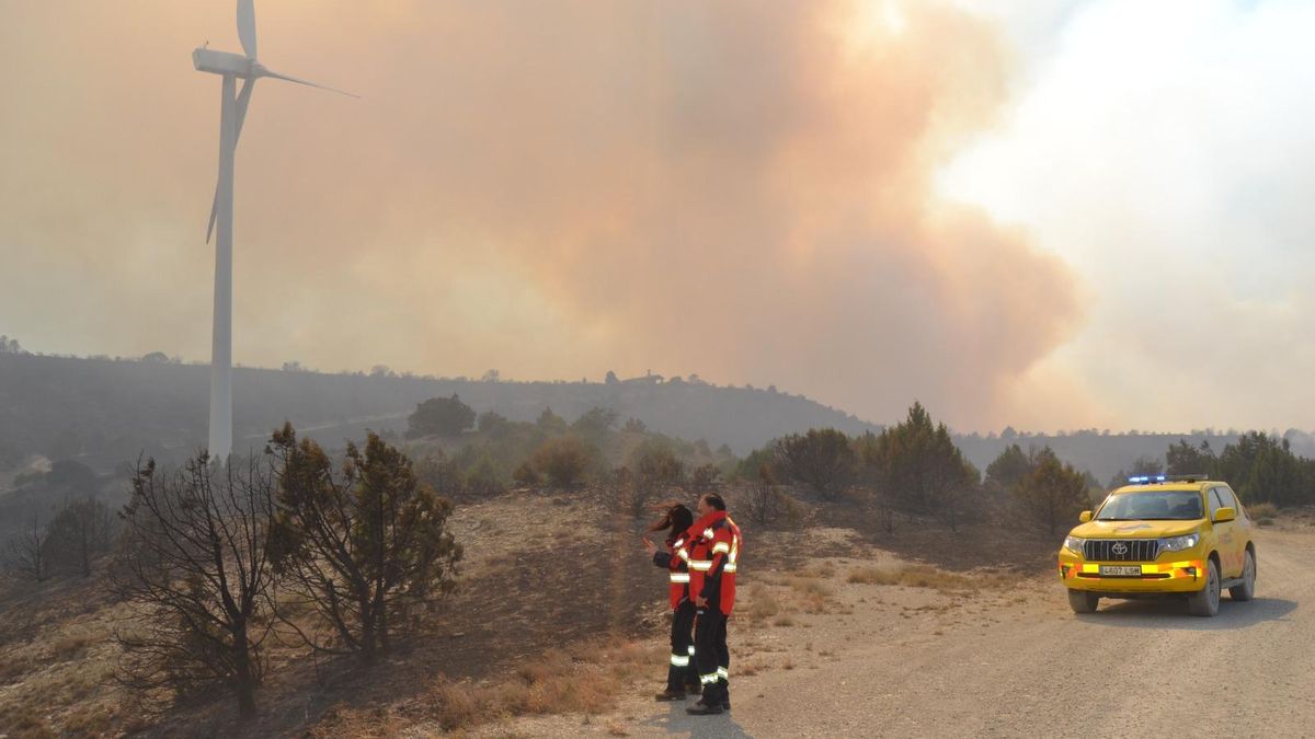 Aragón, en vilo por dos incendios sin control: 2.500 hectáreas arrasadas en Leciñena y 40 desalojados en La Fueva