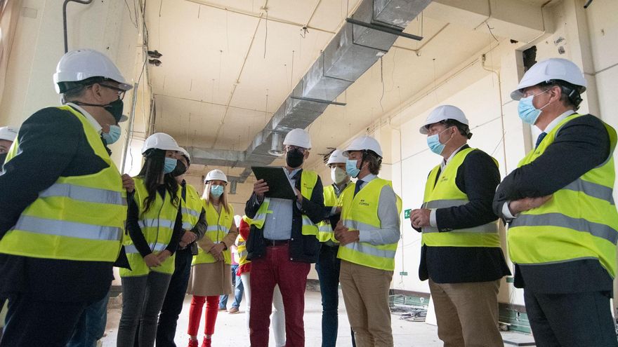 Visita de los parlamentarios a las obras en el edificio Telefónica
