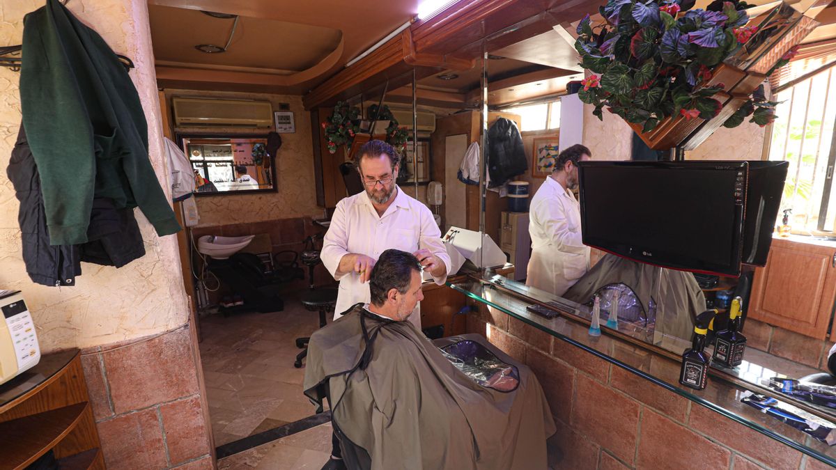 Una barbería del barrio de Mezzeh Oriental, el barrio de Damasco donde se crio Ahmed Al-Sharaa.