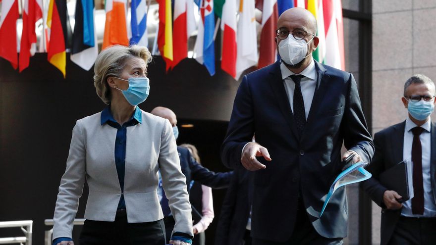La presidenta de la Comisión Europea, Ursula Von der Leyen, y el presidente del Consejo Europeo, Charles Michel, el 10 de junio de 2021 en Bruselas.