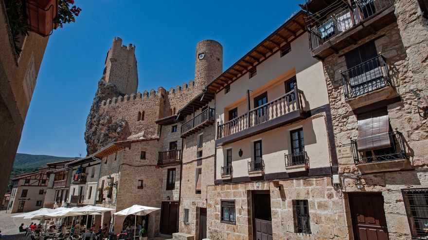 Tiene apenas 300 habitantes y conserva un castillo medieval: una escapada para desafiar al frío en la ciudad más pequeña de España