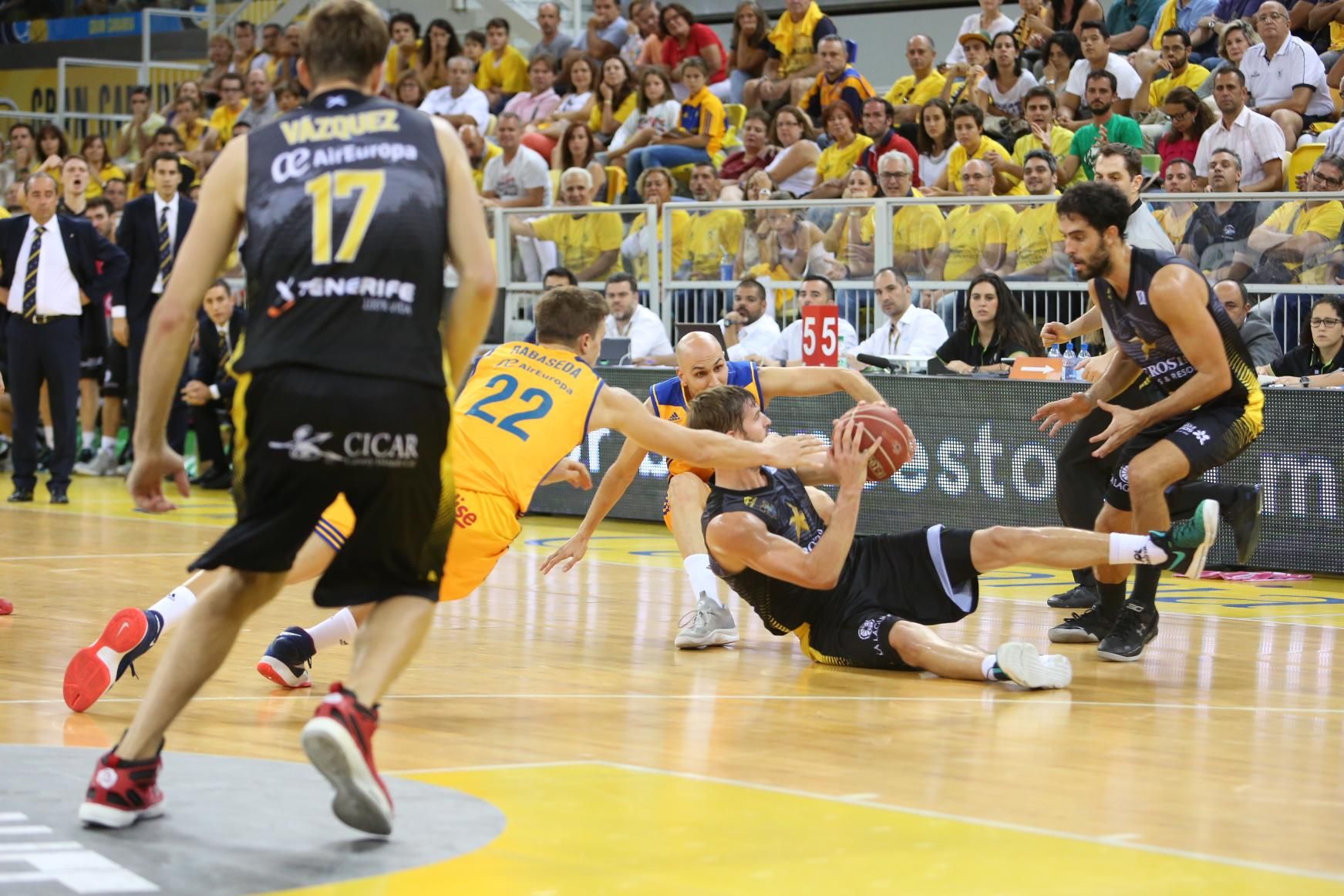 Imágenes del encuentro entre Herbalife Gran Canaria - Iberostar Tenerife. Alejandro Ramos.