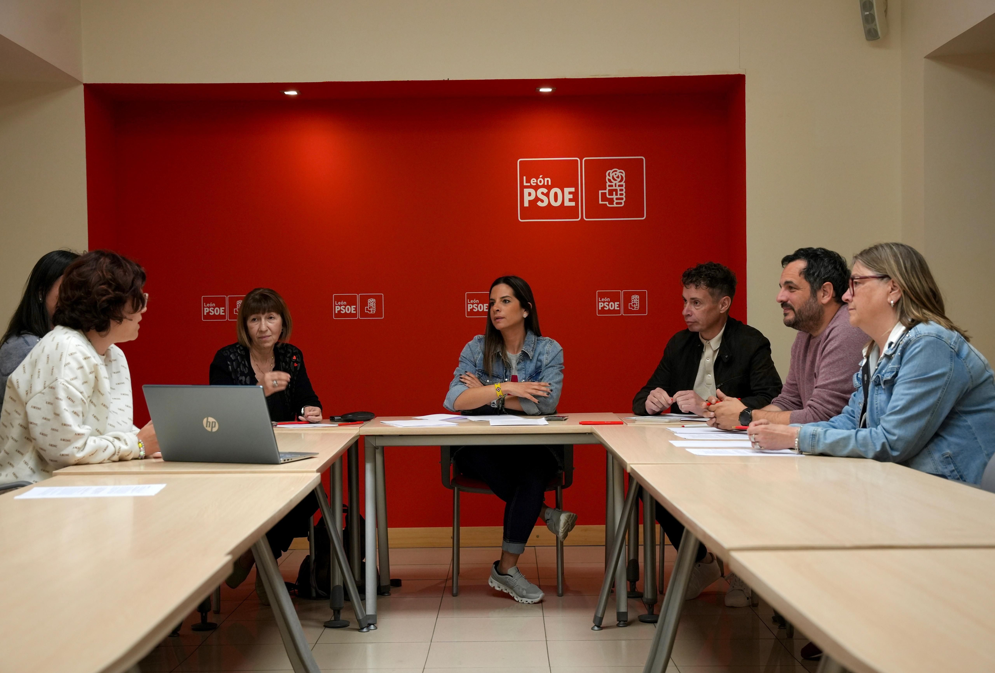 Reunión de procuradores del PSOE con representantes de las Ampas leonesas.