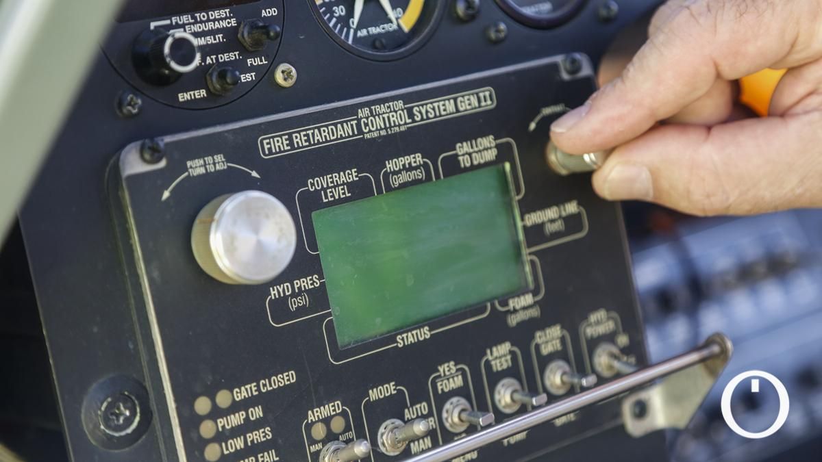 Panel de mandos del avión del Infoca.
