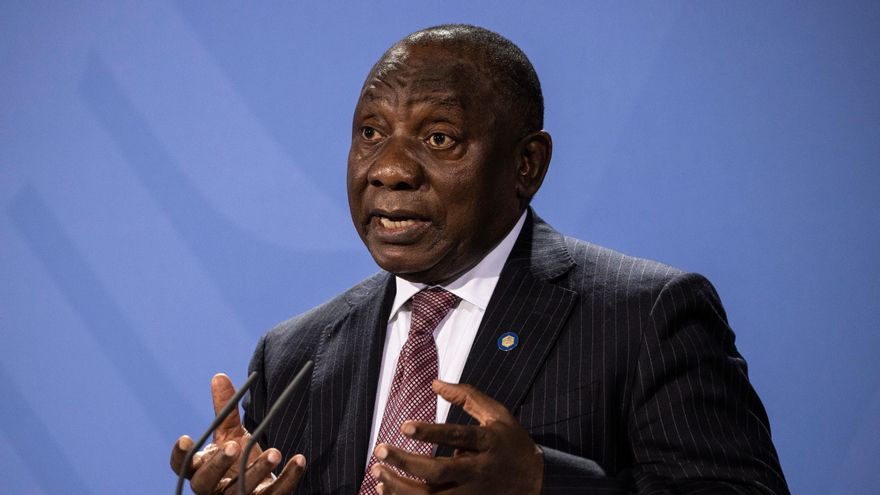 Ramaphosa destaca el "papel clave" de De Klerk en el fin del "apartheid" EFE/EPA/MAJA HITIJ / POOL/Archivo