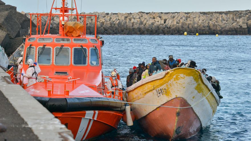 Canarias recibió en enero tantos migrantes en cayucos como en los primeros seis meses de 2023