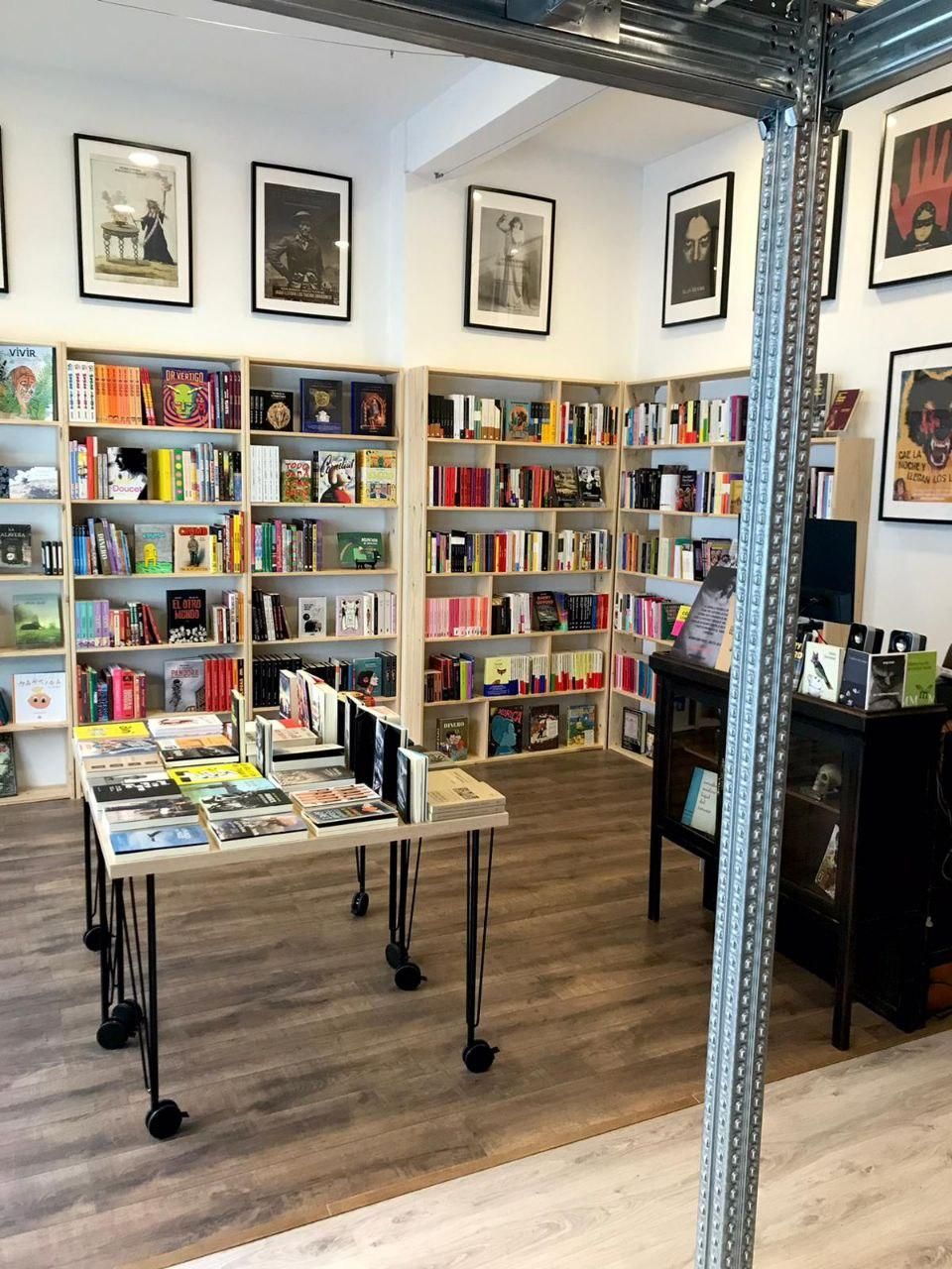 El interior de la librería