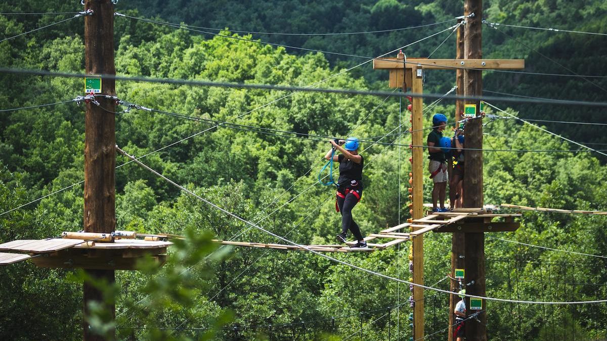 El parque de aventura de Lumbreras cumple 20 años e inicia este sábado la temporada