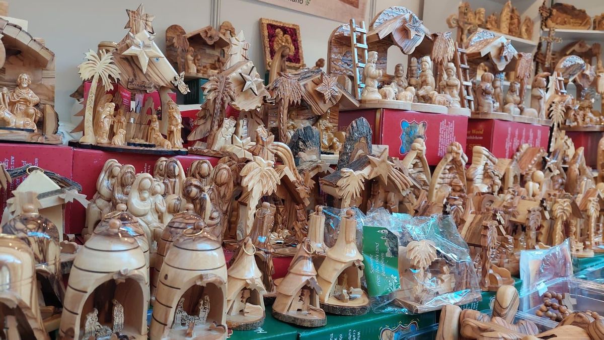 Artesanía en madera de olivo procedente de Belén, una ciudad palestina de Cisjordania, cuyos profesionales exponen en FARCAMA 2025