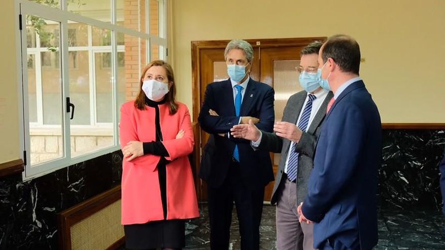 Un momento de la visita a las obras del futuro campus