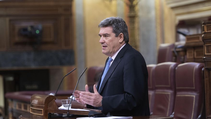 Escrivá y los autónomos intentan pactar las cuotas según ingresos hasta 2025 para desencallar la negociación