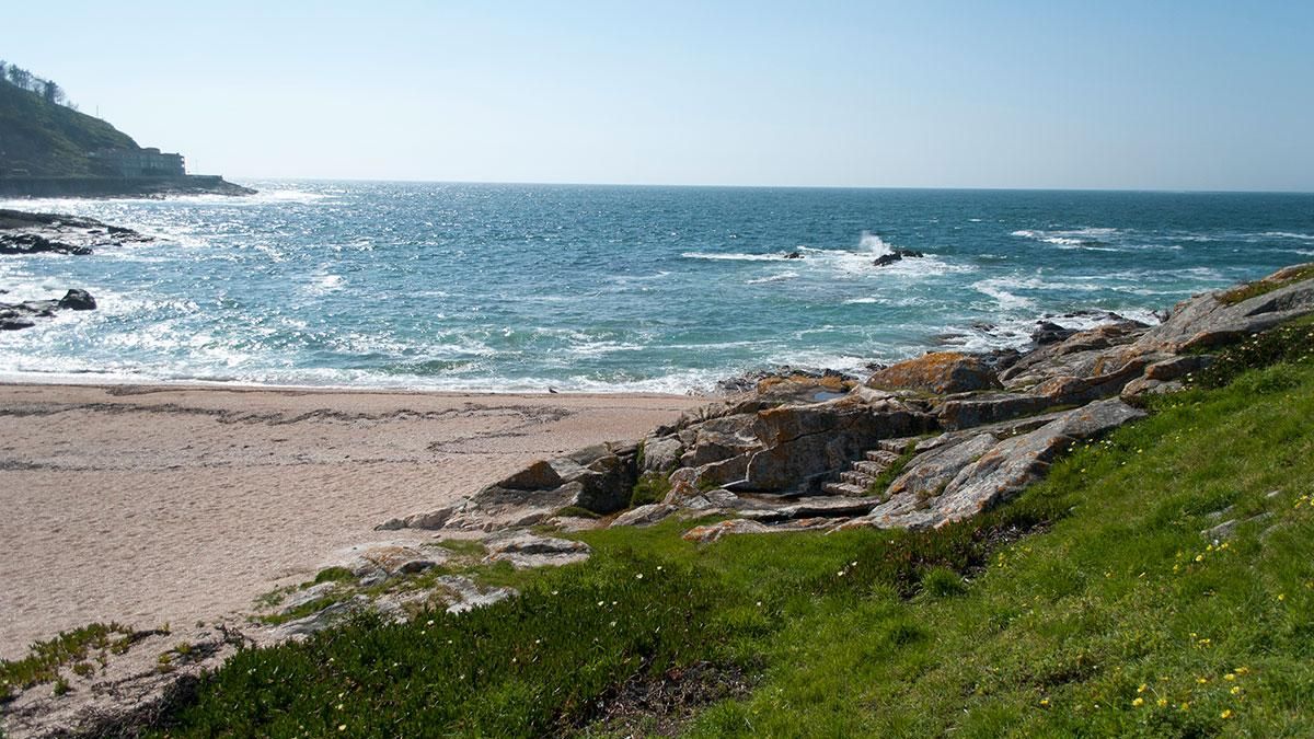 Playa a los pies del paseo del Monte Boi.