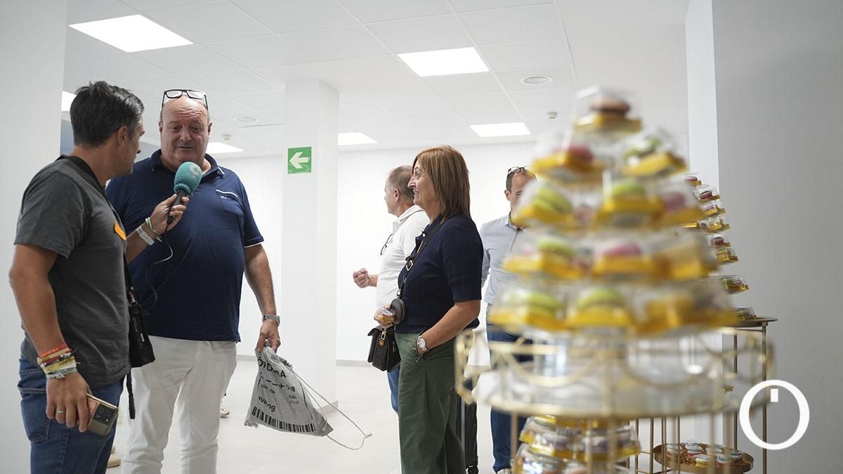 Llegada al aeropuerto de Córdoba del primer vuelo de Vueling desde Barcelona