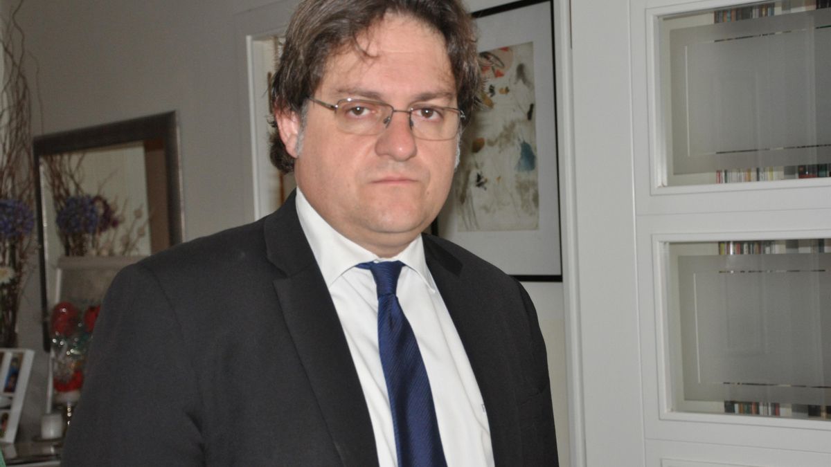 Fernádez Seijo cree que la dación en pago que permitiría al Parlamento "reconciliarse con la gente de la calle"