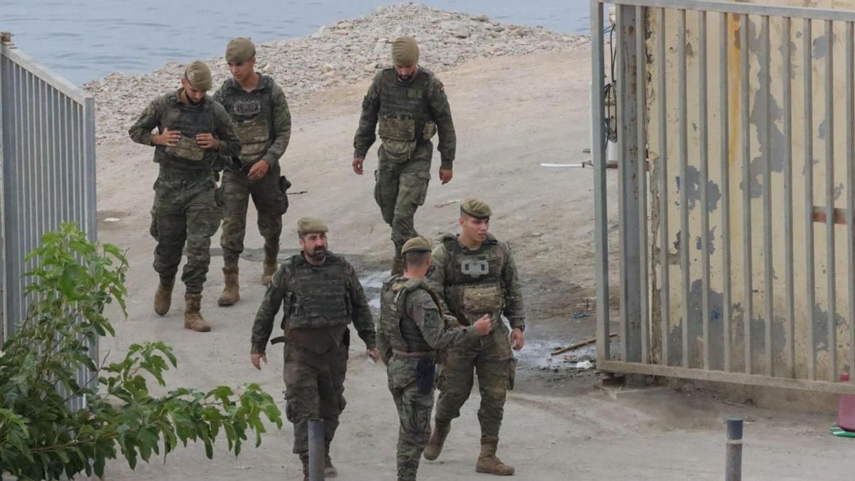 Cuatro detenidos en Ceuta por apedrear a una patrulla de militares y herir a un sargento