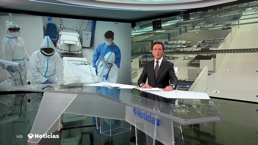 Matías Prats, introduciendo el reportaje en plató