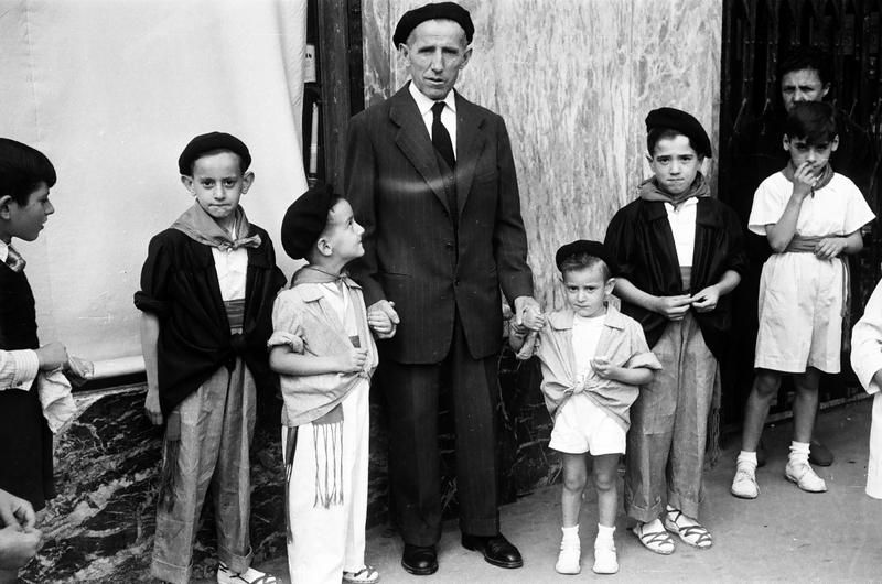 Los niños de una familia en 1957