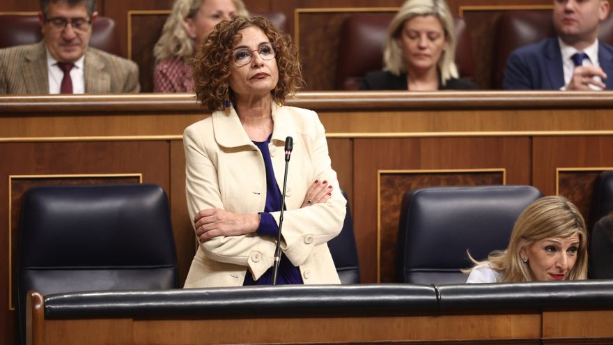 La vicepresidenta primera y ministra de Hacienda, María Jesús Montero, en el Congreso de los Diputados, a 19 de febrero de 2025, en Madrid (España).
