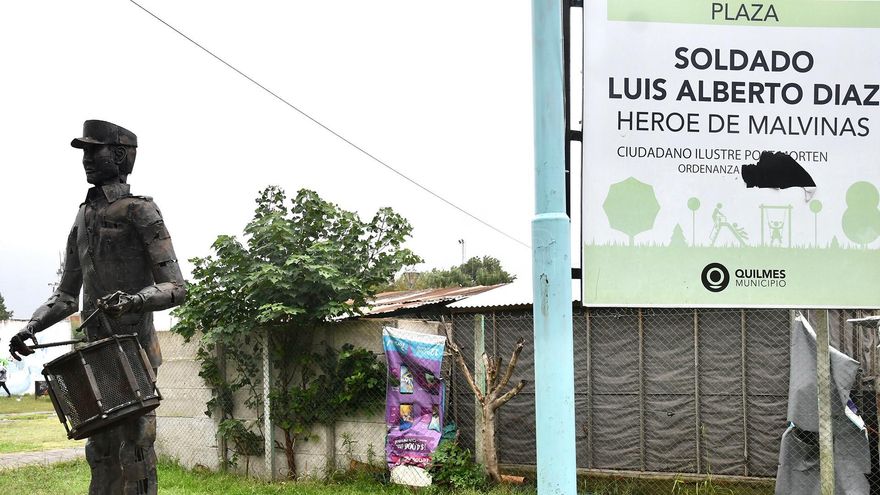 La historia de las encomiendas que debían llegar a Malvinas y terminaron en un basural
