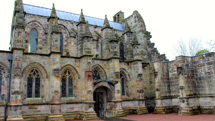 Capilla de Rosslyn. Aquí se mezclan las leyendas con la calidad de su factura medieval.