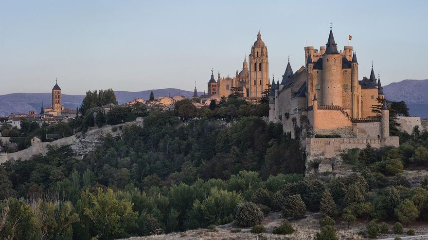 Aprende a distinguir palacios, fortalezas y castillos y descubre los más importantes de España