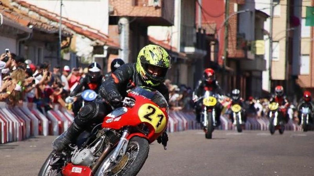 El Gran Premio de Velocidad de La Bañeza reúne este fin de semana a miles de aficionados al motor