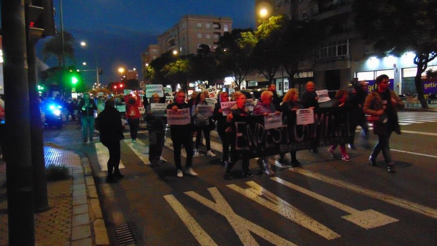 Vuelven los cortes de luz y la "desesperación" a los barrios obreros de Sevilla: "así no se puede vivir"