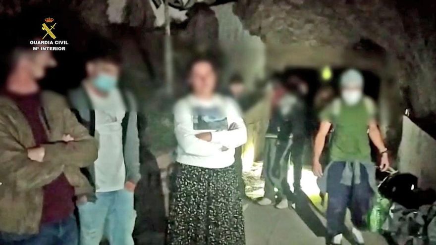 Algunos de los jóvenes que acudieron a la fiesta ilegal en Corralejo, Fuerteventura